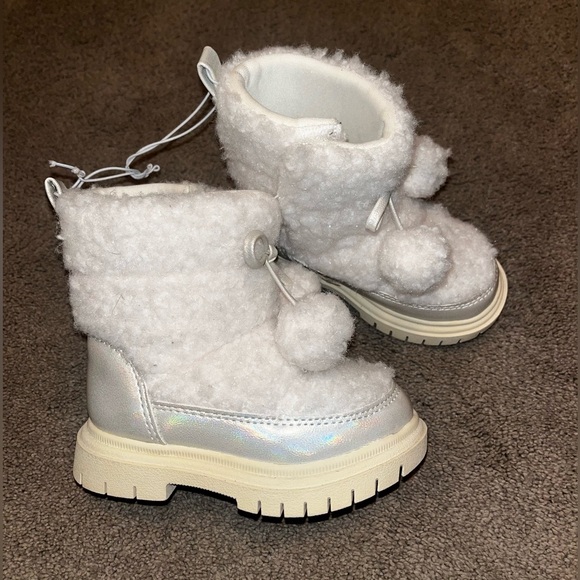 NEW ‘Sugar’ Toddler size 6M White Faux Fur Winter Boots - Picture 1 of 6